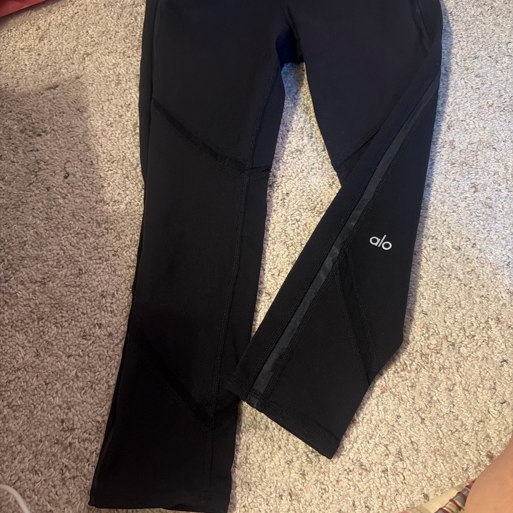 ALO Yoga Black Performance Leggings with Subtle Logo 7/8 length